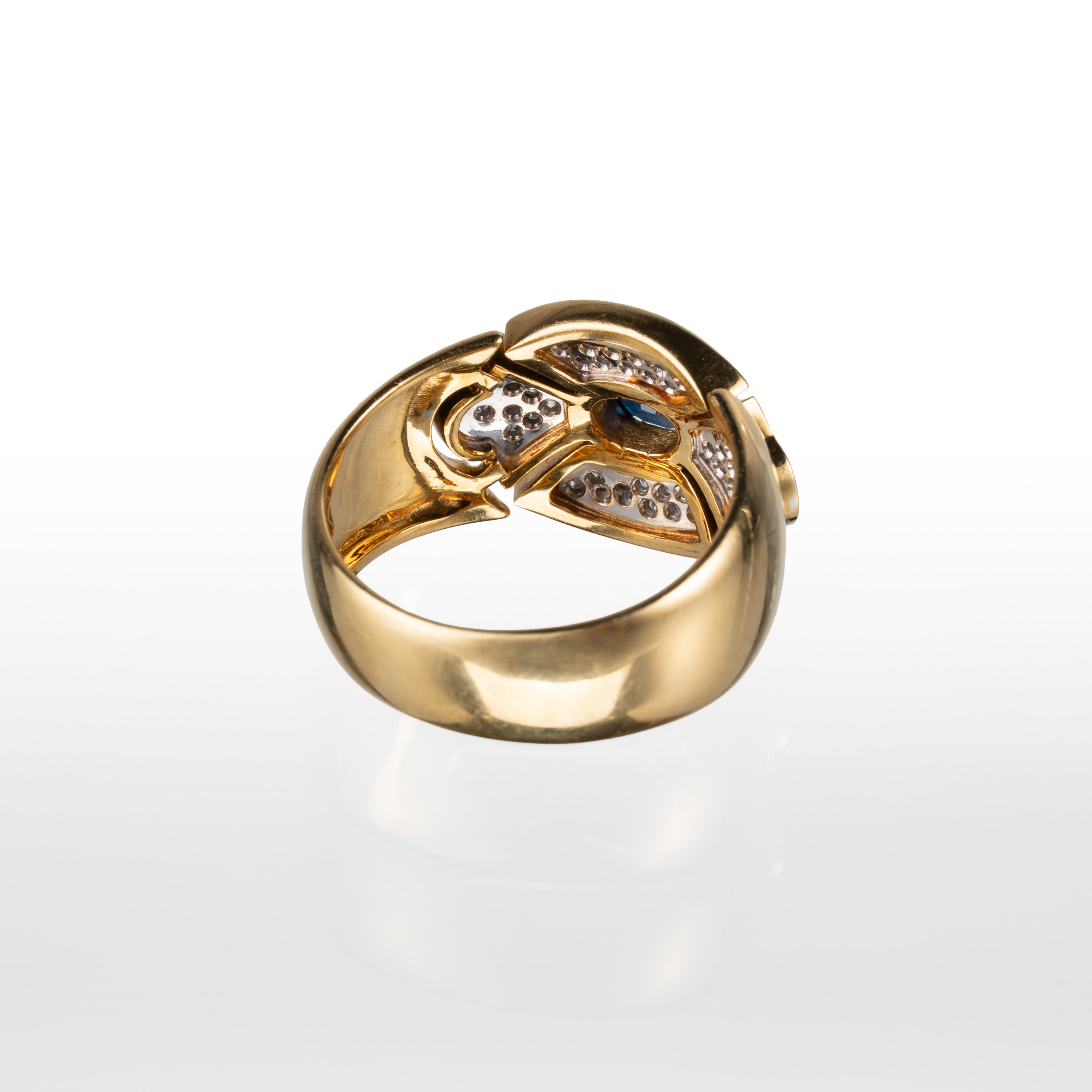 Anello in oro giallo 18 kt con zaffiro blu e diamanti, misura 15/55
