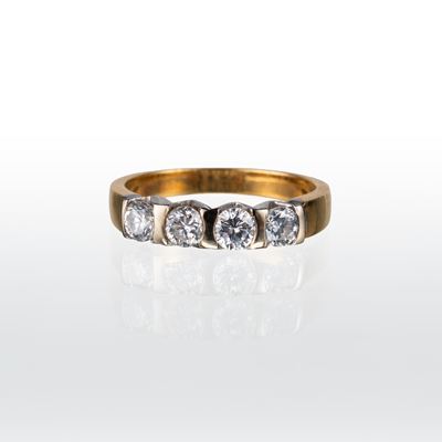 Oro giallo 18 kt, anello con diamanti taglio brillante