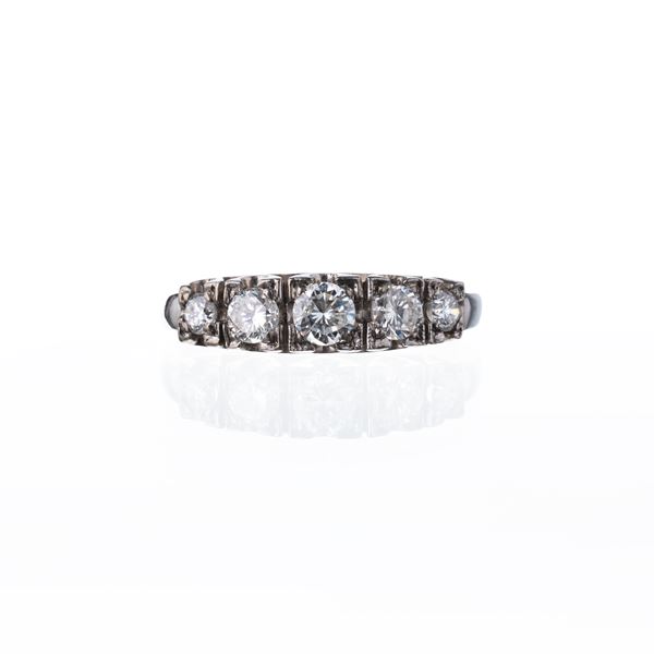ANELLO IN PLATINO CON DIAMANTI