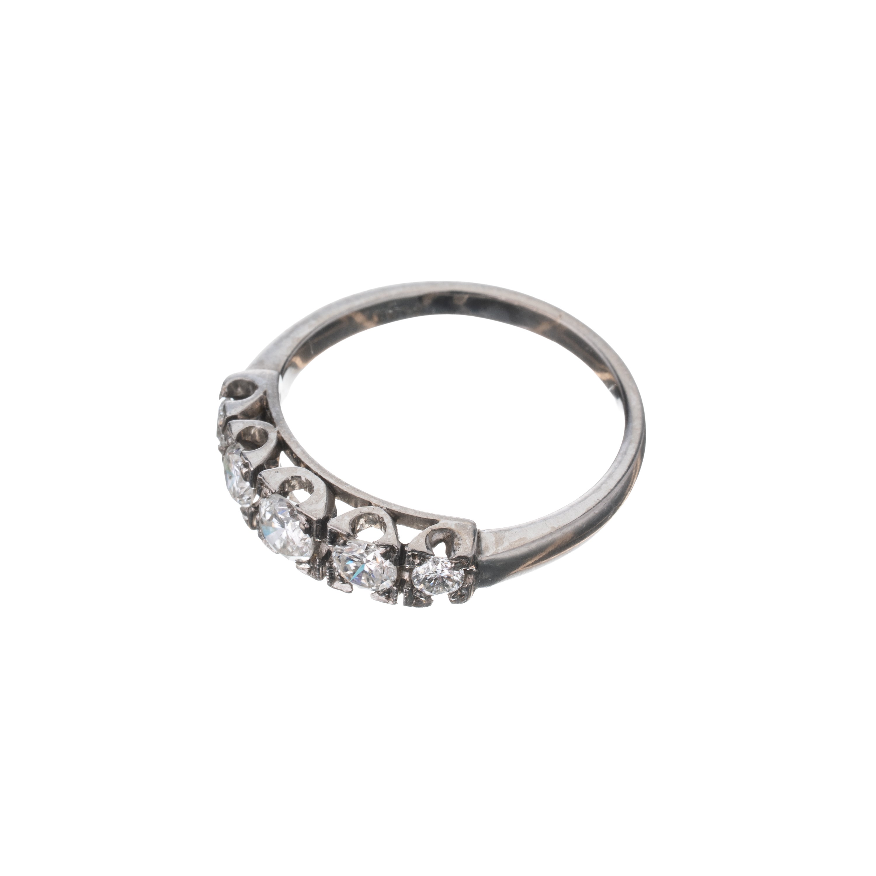 Anello in platino con diamanti taglio brillante