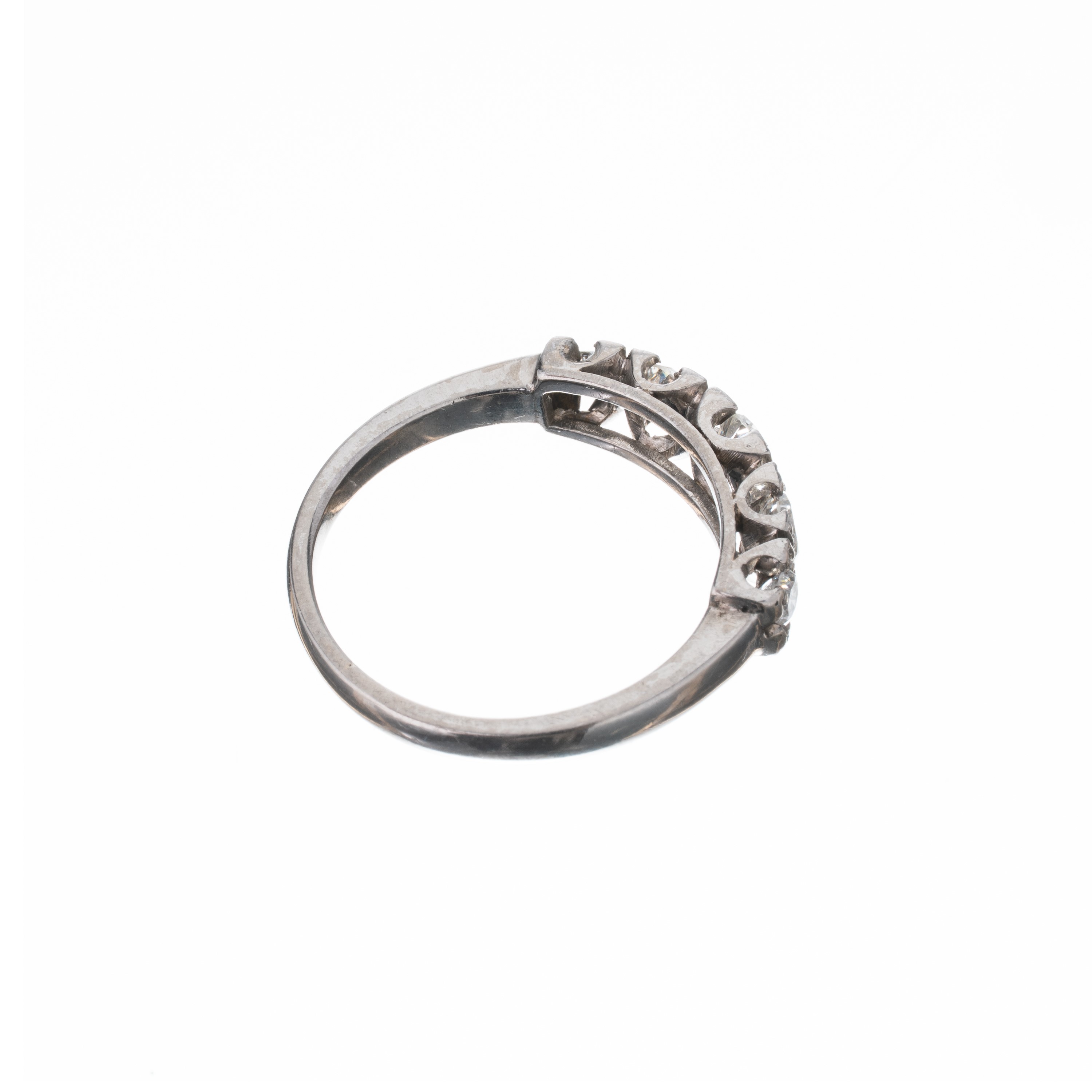 Anello in platino con diamanti taglio brillante