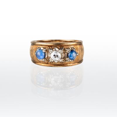 Anello in oro giallo 18 kt con due zaffiri e diamante, taglio brillante