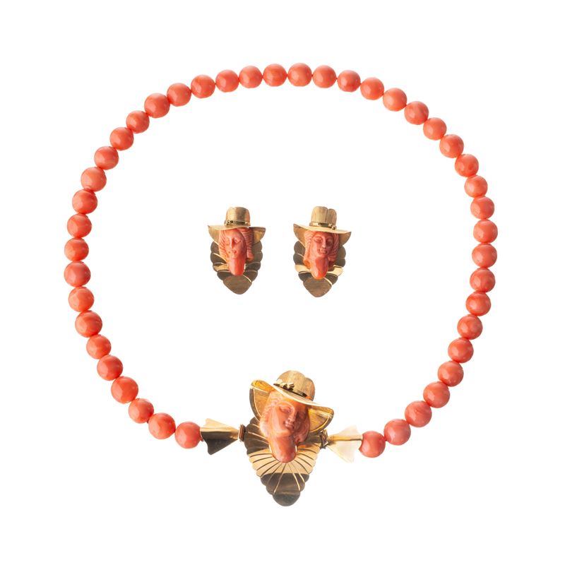 Oro giallo 18 kt, Parure con girocollo e orecchini con sfere di corallo rosa