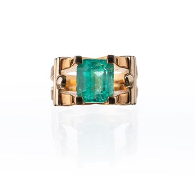 Anello in oro giallo 18 kt con smeraldo (Colombia) e punzone 58 ts