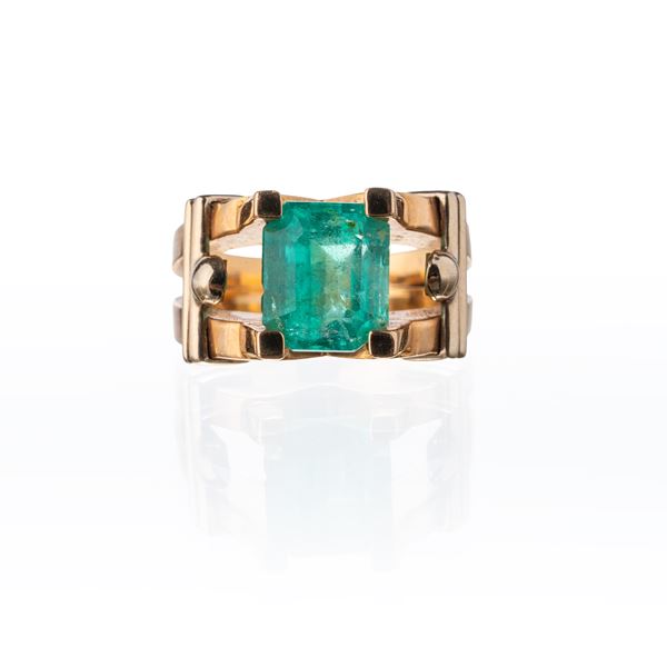 ANELLO IN ORO GIALLO 18 KT CON SMERALDO