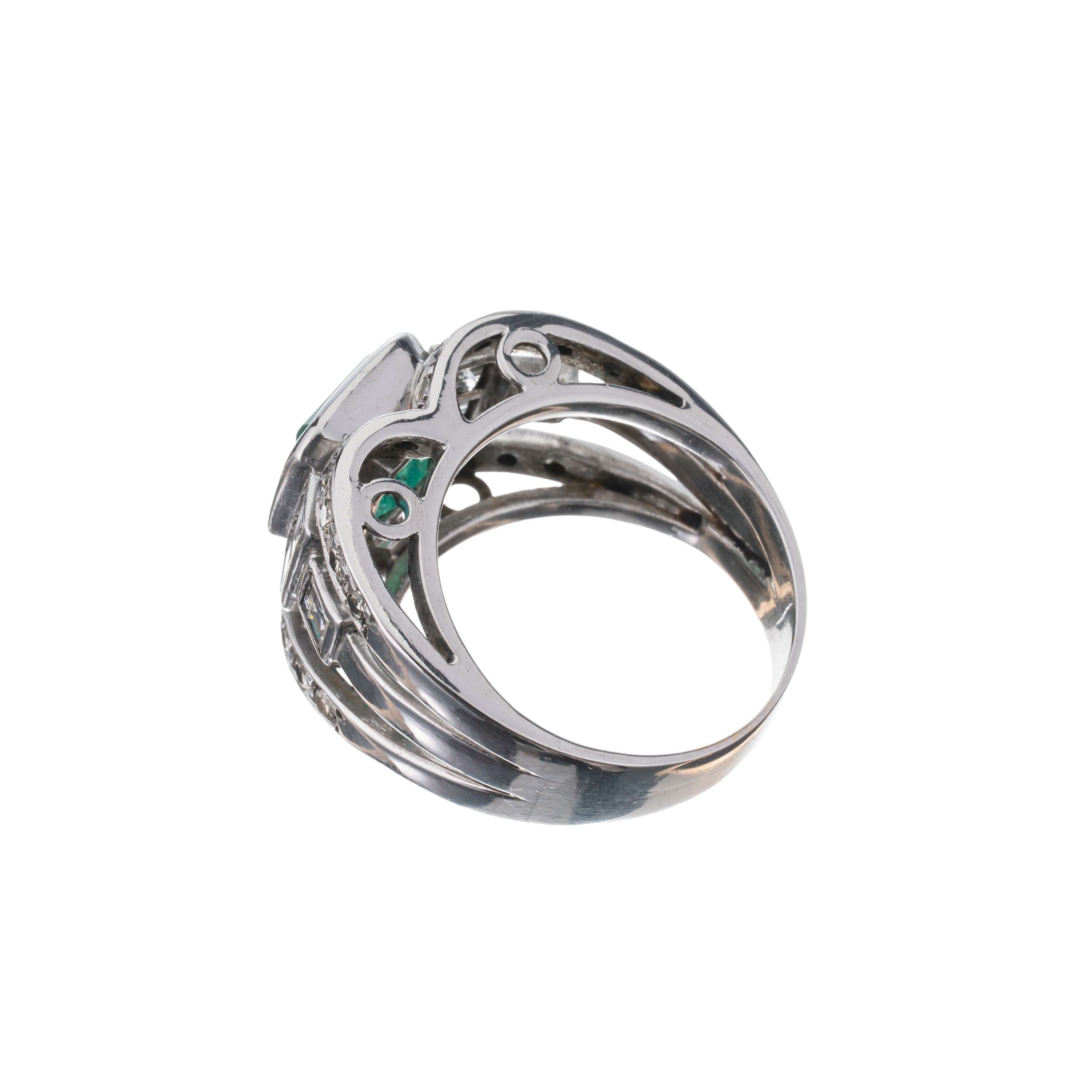Anello in oro bianco 18 kt con smeraldo e diamanti