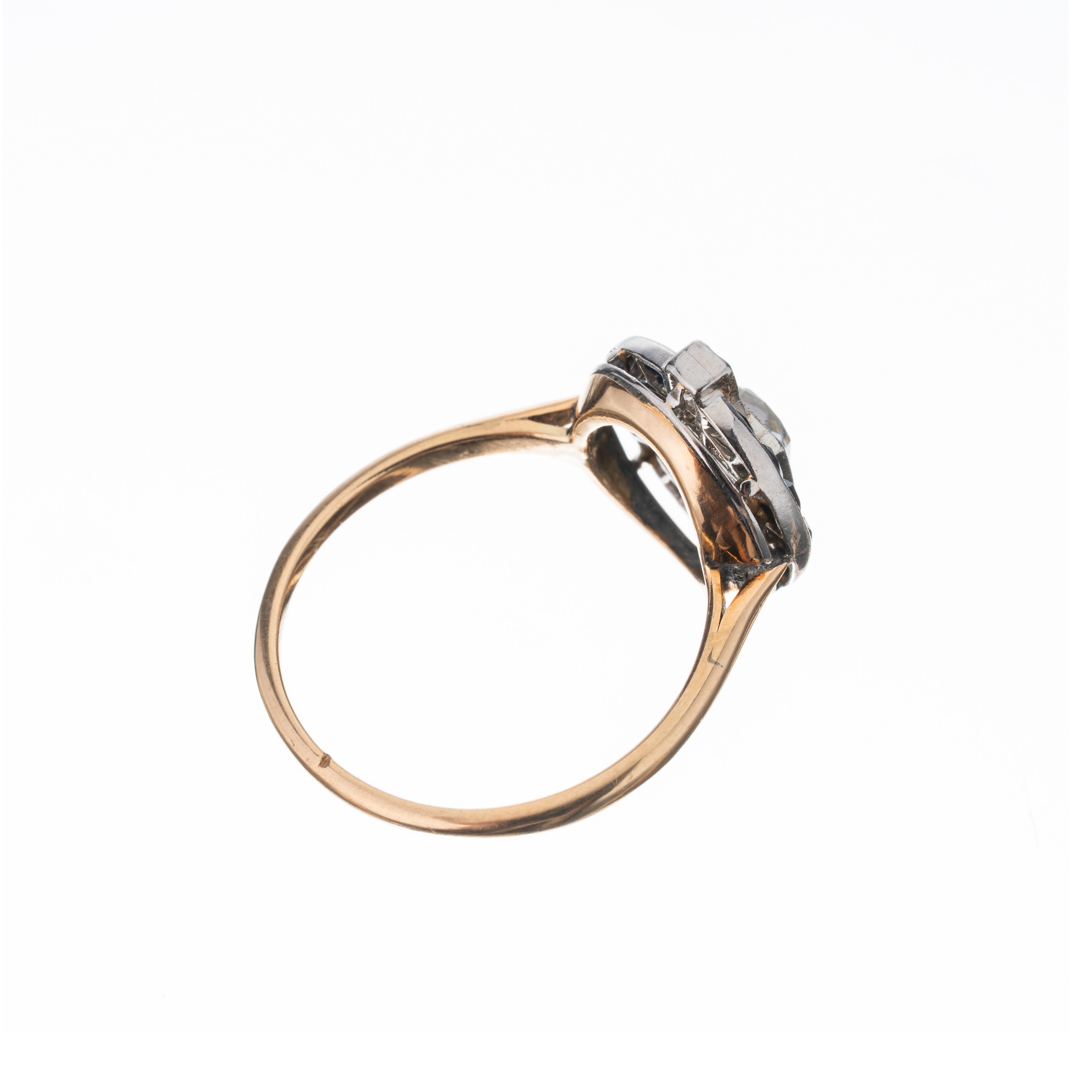 Anello in oro giallo 18 kt con onice e diamanti