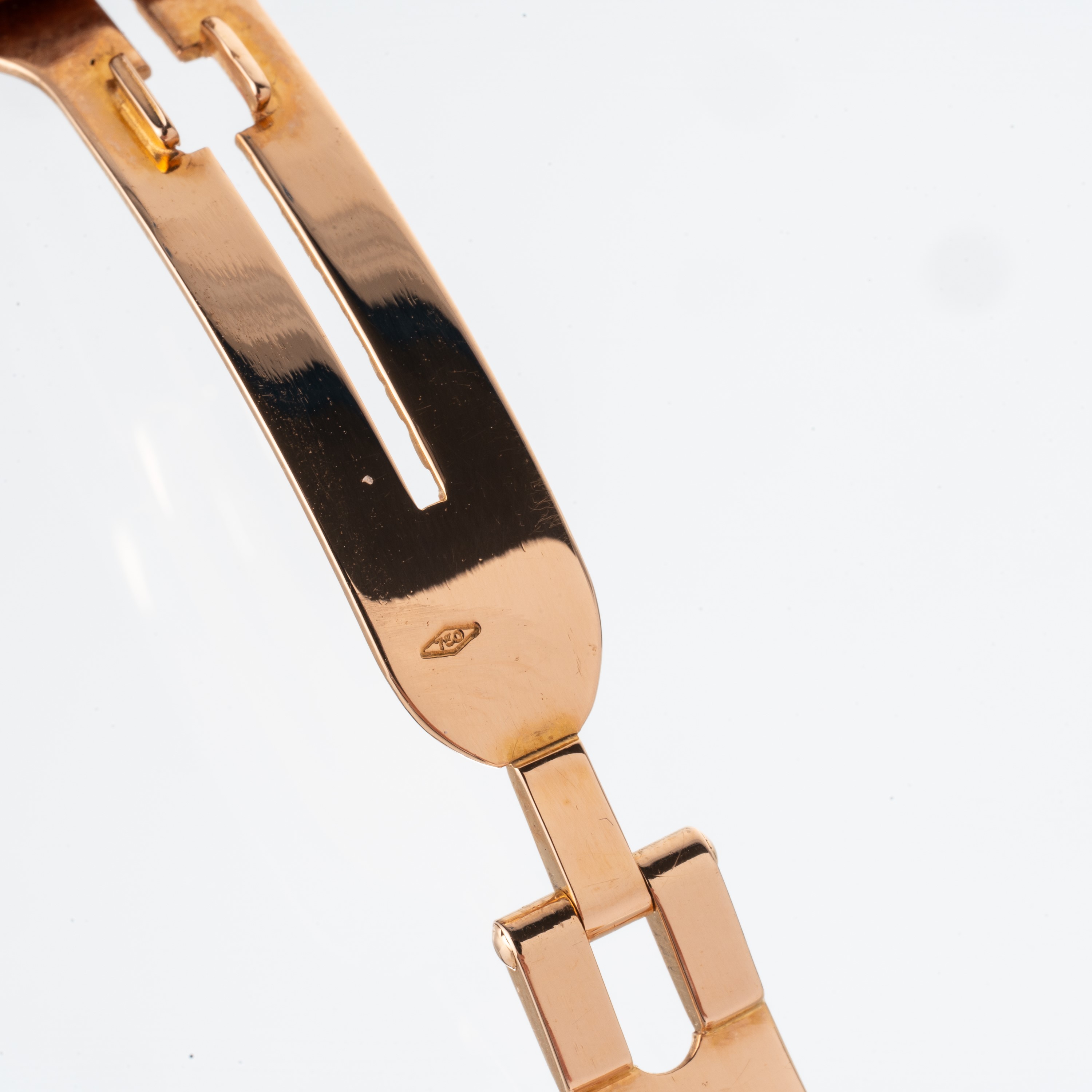 Cartier - Tank Louis Automatic 18K oro giallo con quadrante bianco