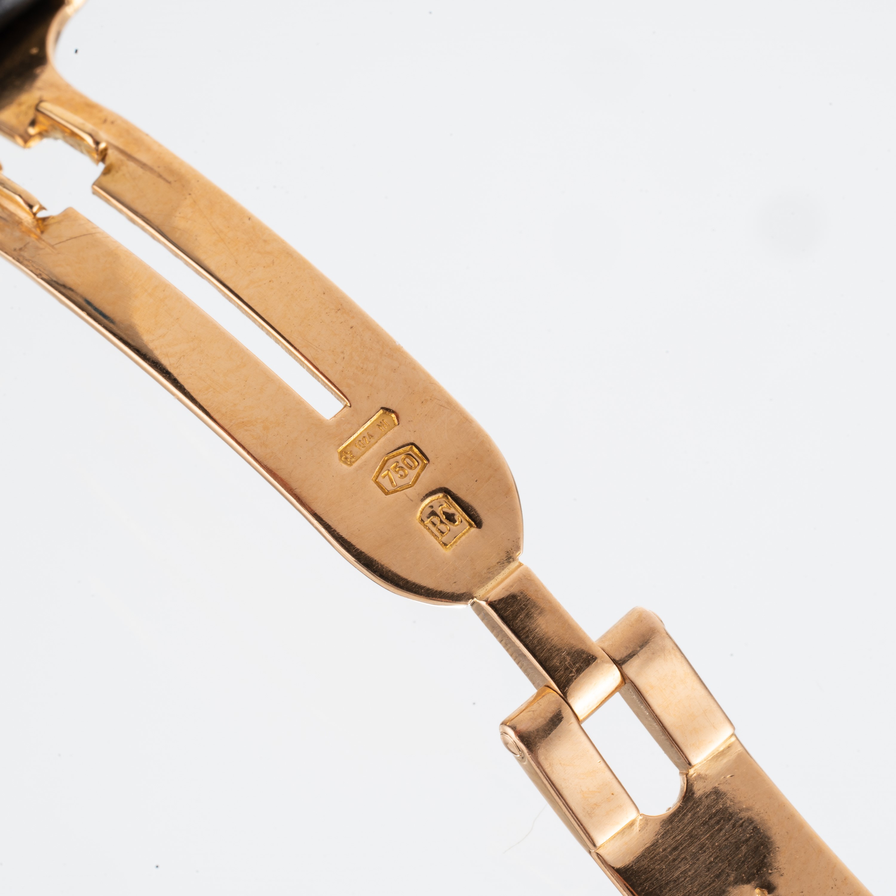 Cartier - Gondole 17010—Orologio solo tempo automatico in oro giallo 18 kt con quadrante bianco