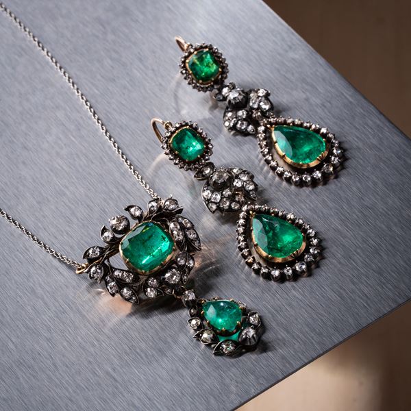 PARURE GIROCOLLO E ORECCHINI IN ORO BIANCO 18KT E ARGENTO CON SMERALDI E DIAMANTI