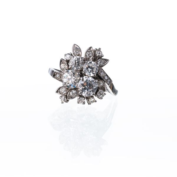 ANELLO IN PLATINO CON DIAMANTI TAGLIO ANTICO
