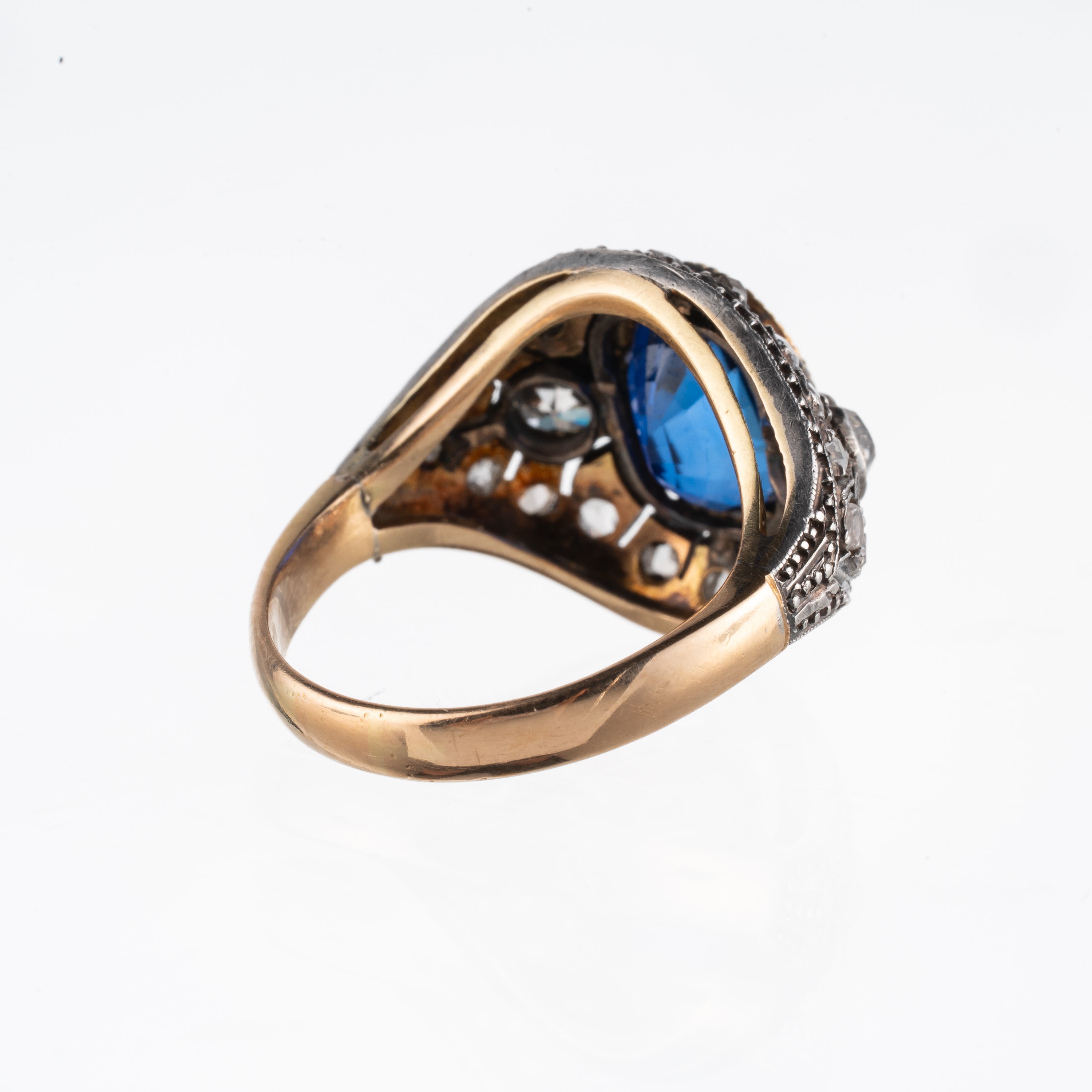 Anello in oro 18 kt e argento con zaffiro Ceylon certificato “no heat”, diamanti (certificato SSE...