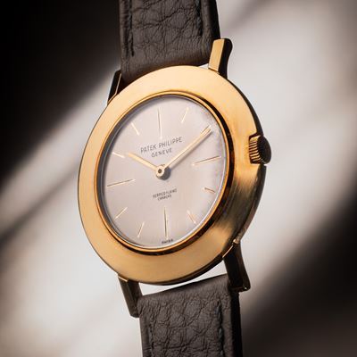 Calatrava “Disco volante”, orologio solo tempo in oro giallo 18 kt con quadrante personalizzato “...