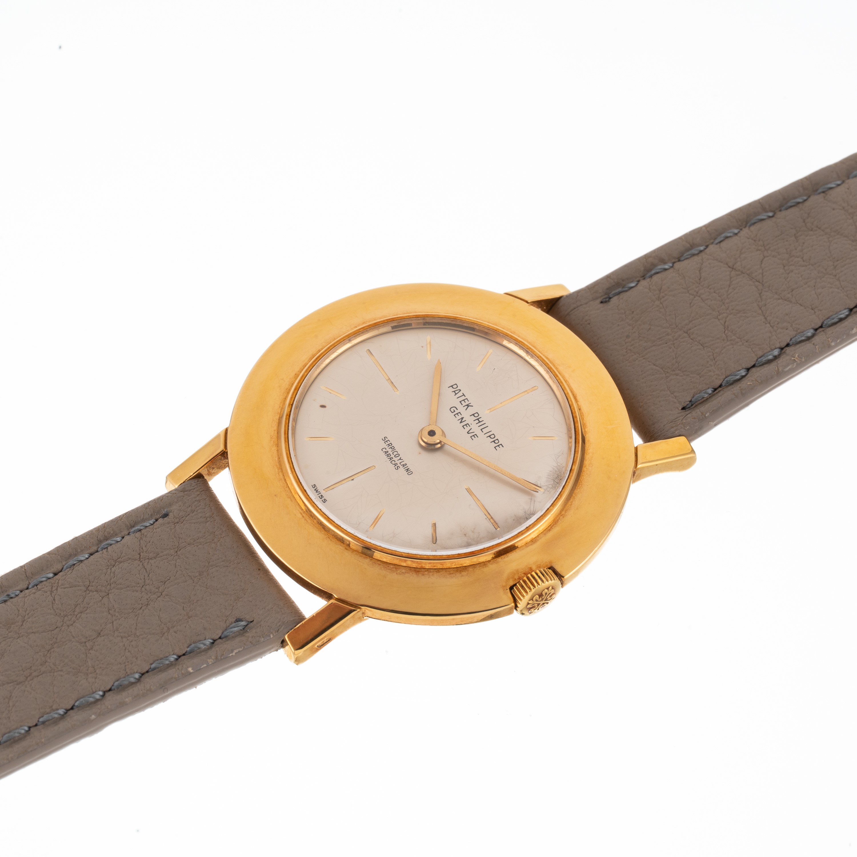 Patek Philippe - Calatrava “Disco volante”, orologio solo tempo in oro giallo 18 kt con quadrante...