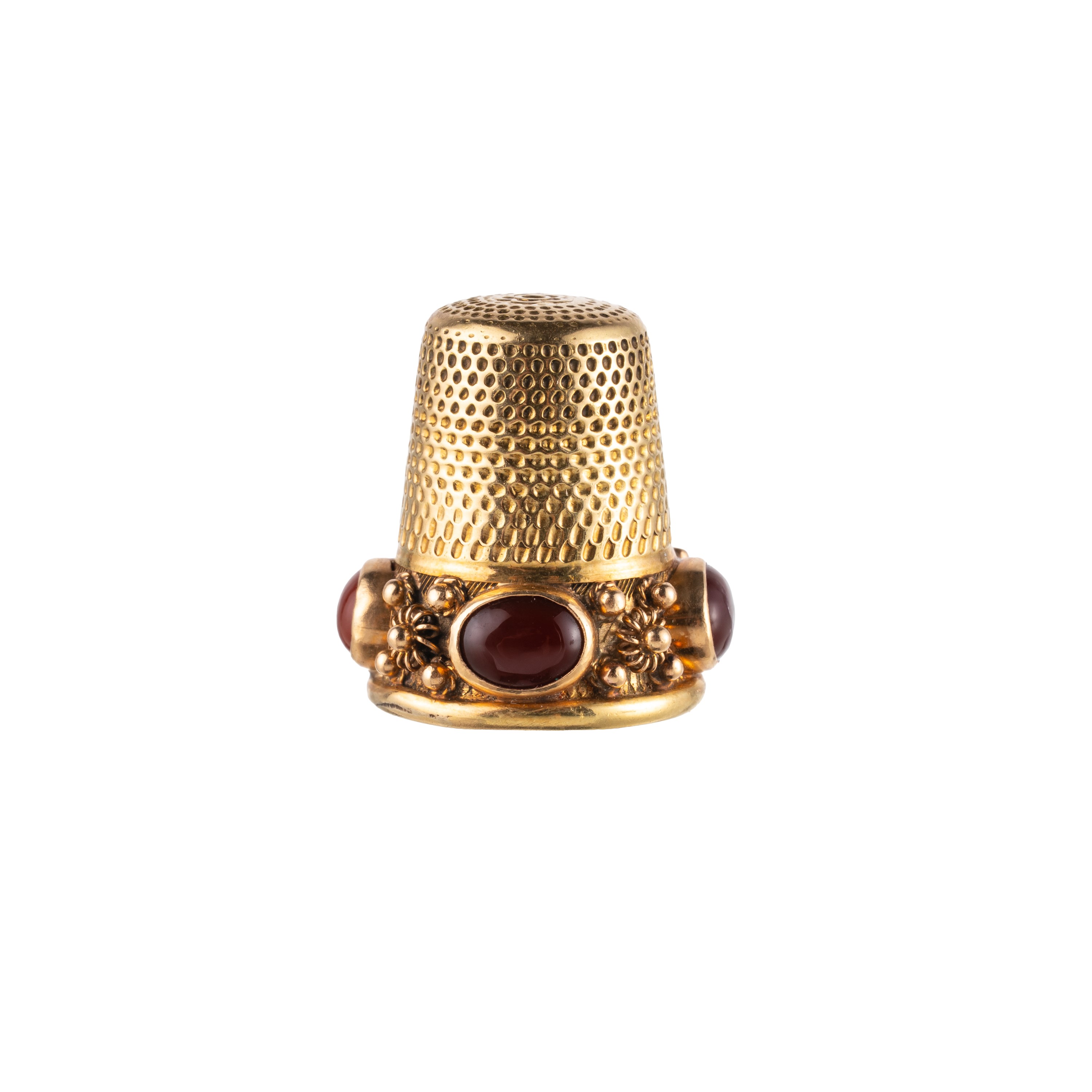 Ditale da cucito, oro giallo 18 kt con corniole ovali cabochon